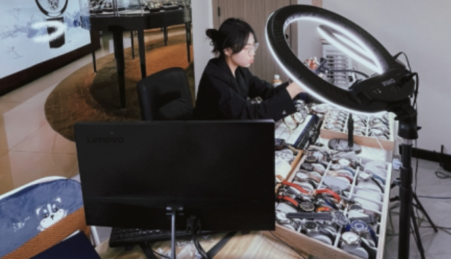 如何进入淘宝直播间观看直播？操作步骤